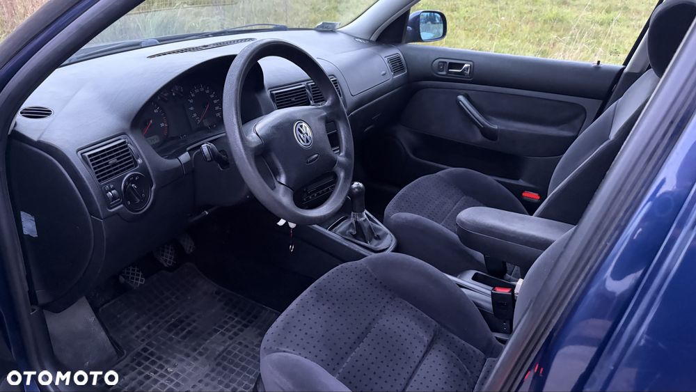 Volkswagen Golf - 6