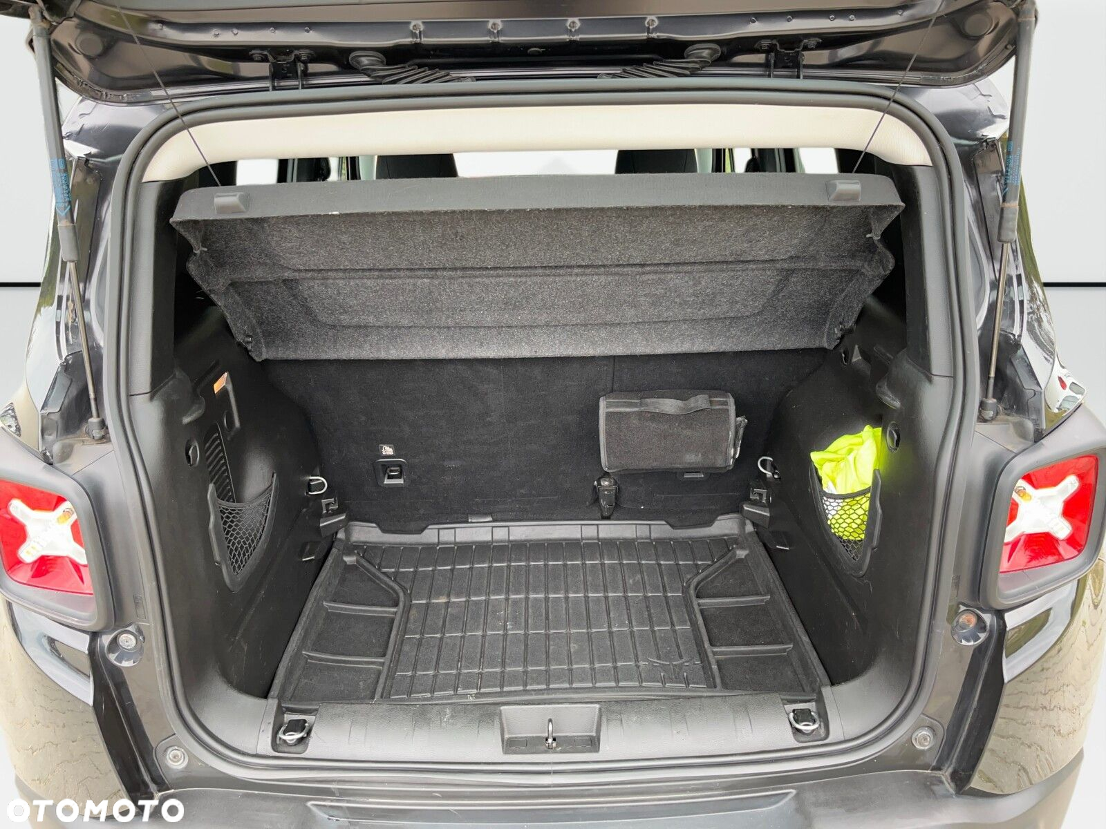 Jeep Renegade - 16