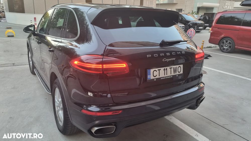 Porsche Cayenne 3.0 L - 6