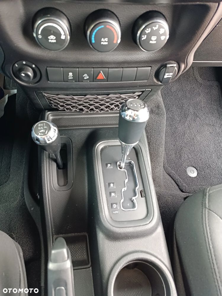 Jeep Wrangler - 8