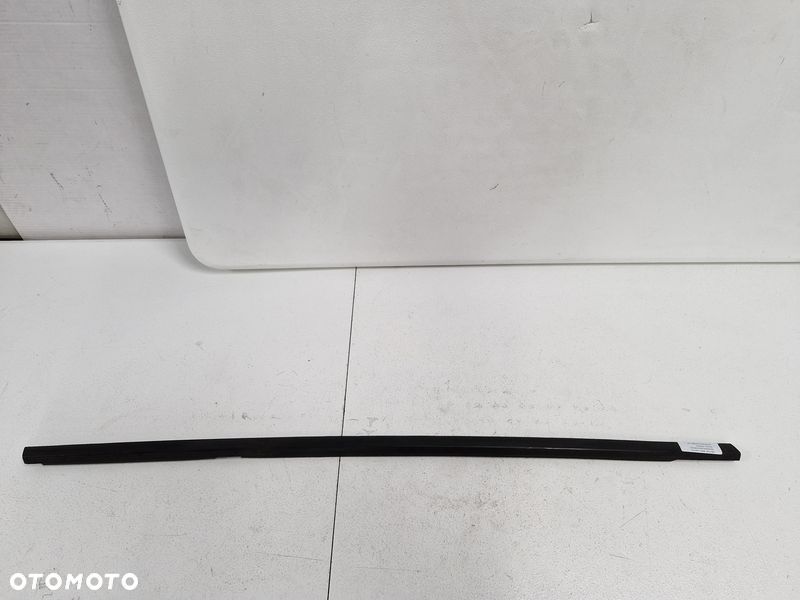 FIAT 500X LISTWA ZGARNIAJĄCA DRZWI PRAWY PRZÓD PRAWA PRZEDNIA CZARNA - 1