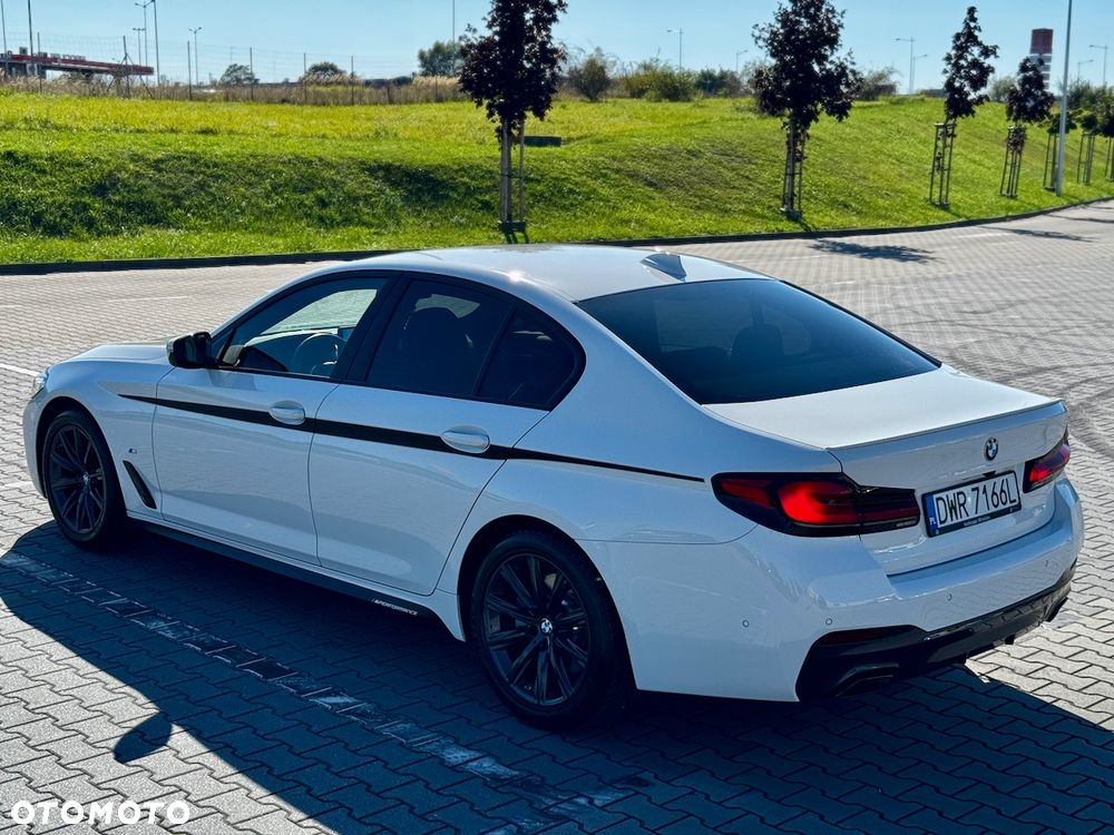 BMW Seria 5 520d M Sport - 8