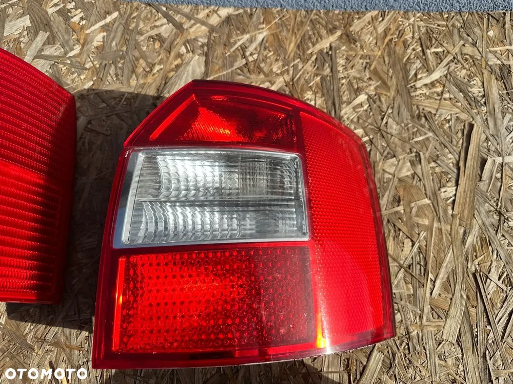 AUDI A4 B6 LAMPA TYL PRAWA KOMBI - 1