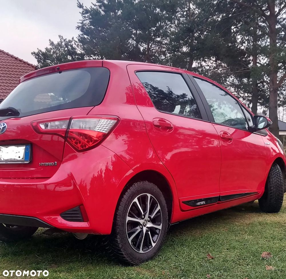 Toyota Yaris Hybrid 100 Premium - 4