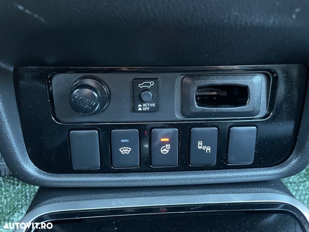 Mitsubishi Outlander - 35