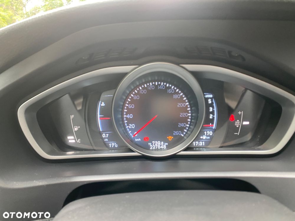Volvo V40 D2 Summum - 26