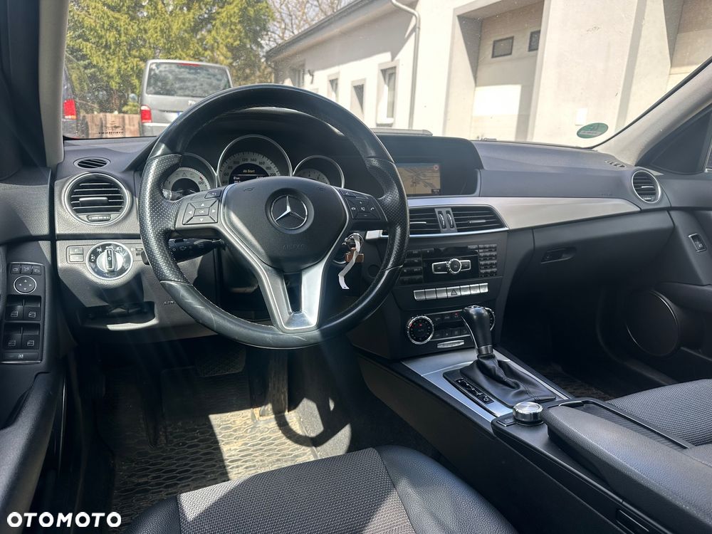Mercedes-Benz Klasa C 180 CGI Automatik BlueEFFICIENCY Avantgarde - 31