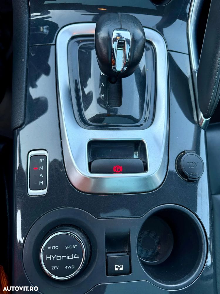 Peugeot 3008 HYbrid4 - 8