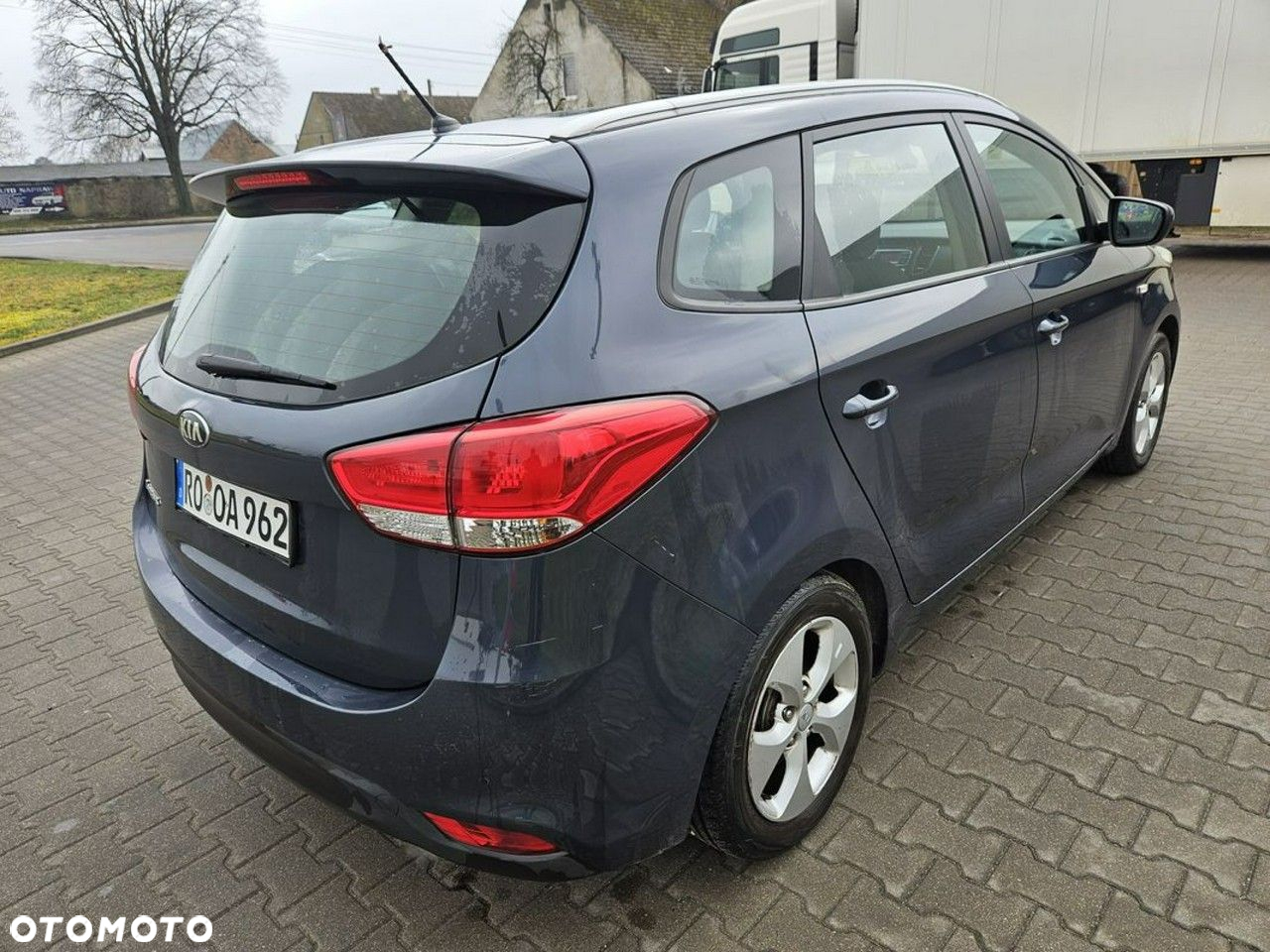 Kia Carens - 5