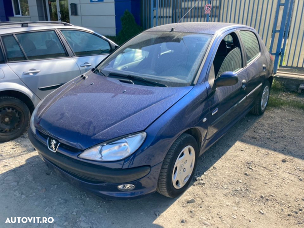 Dezmembrez Peugeot 206 1.4 b clima