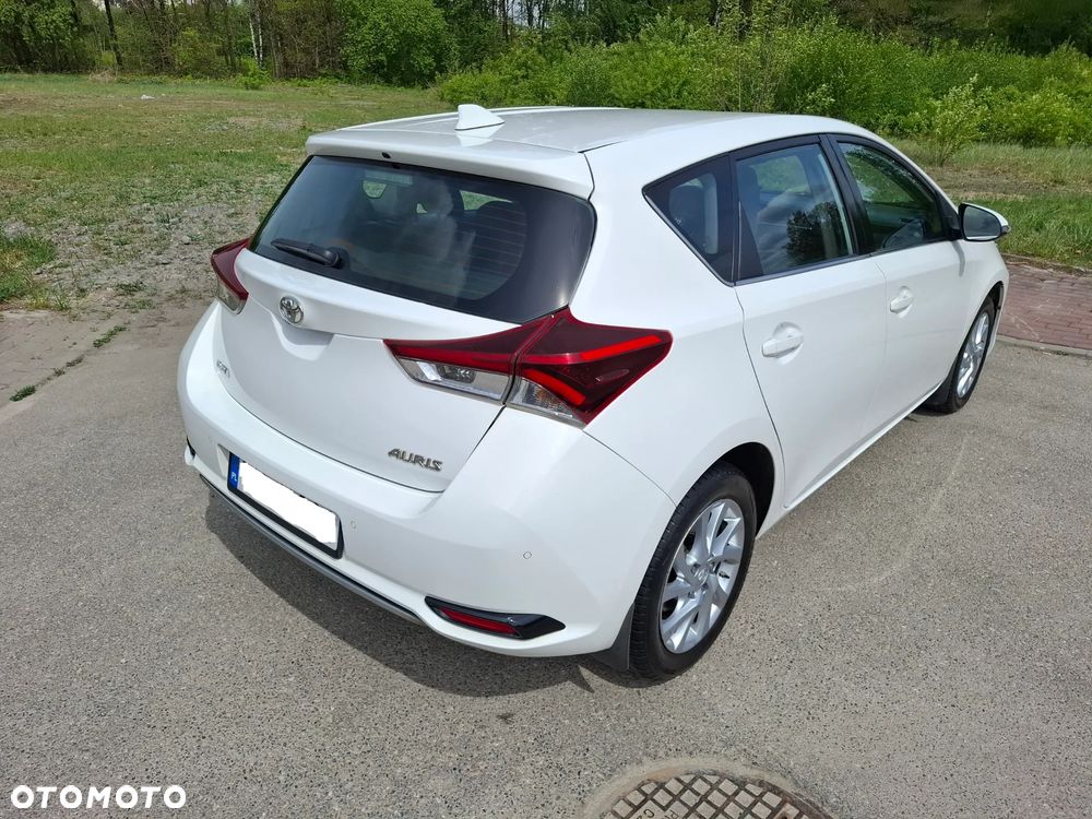 Toyota Auris 1.6 Premium - 6