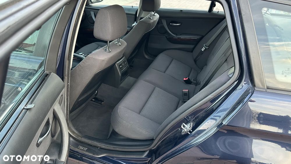 BMW Seria 3 318d - 15