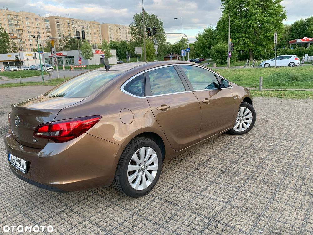 Opel Astra 1.6 CDTI Executive - 4