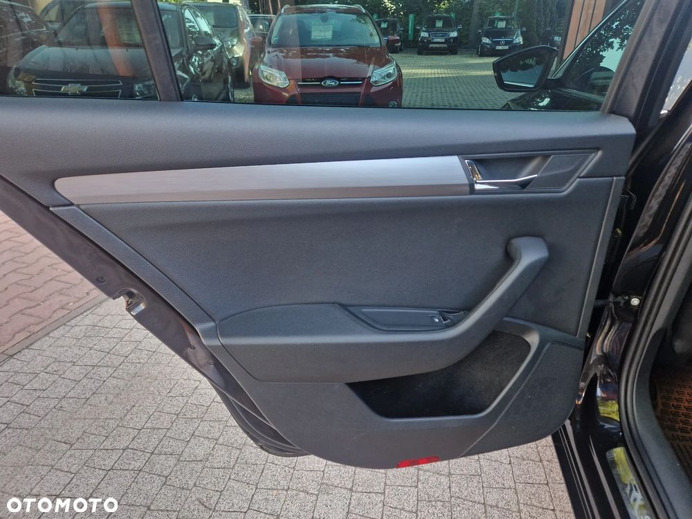 Skoda Superb Combi 1.6 TDI GreenLine - 28