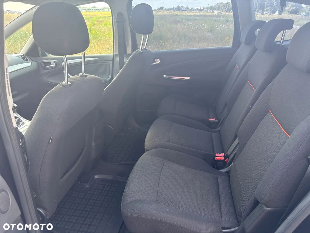 Ford S-Max - 11
