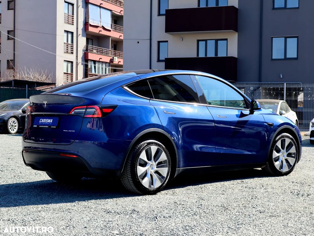 Tesla Model Y - 11