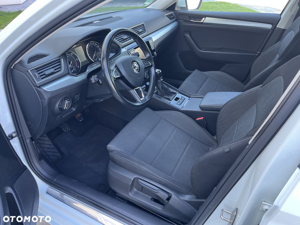 Skoda Superb 2.0 TDI Premium Edition - 10