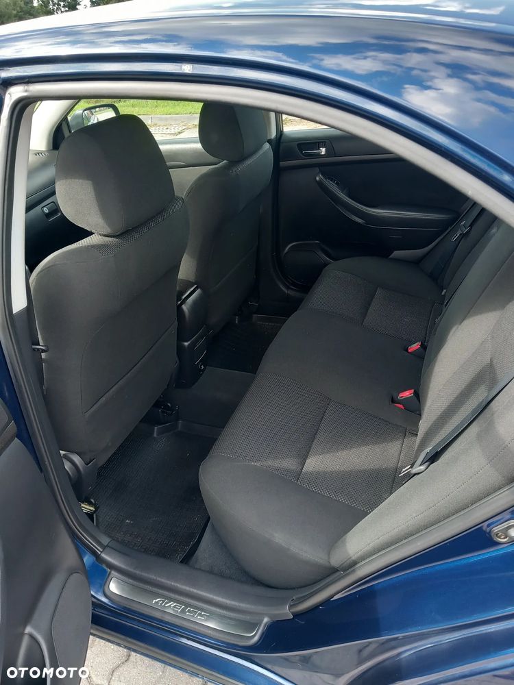 Toyota Avensis 2.0 D-Cat Sol - 8