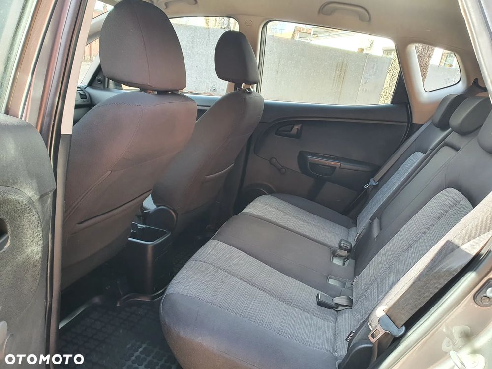 Kia Venga 1.4 M - 13