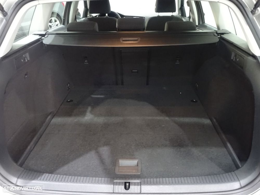 VW Golf Variant 1.6 TDi Confortline - 29
