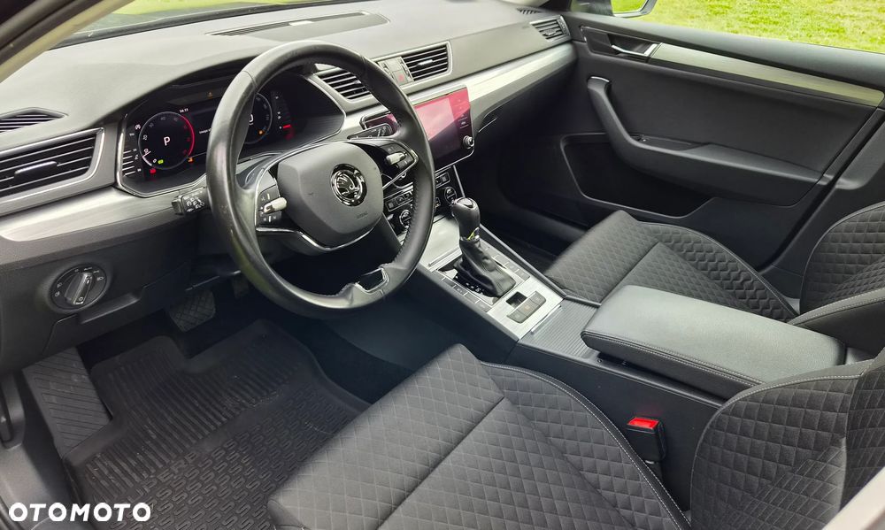 Skoda Superb 2.0 TDI SCR Ambition DSG - 9