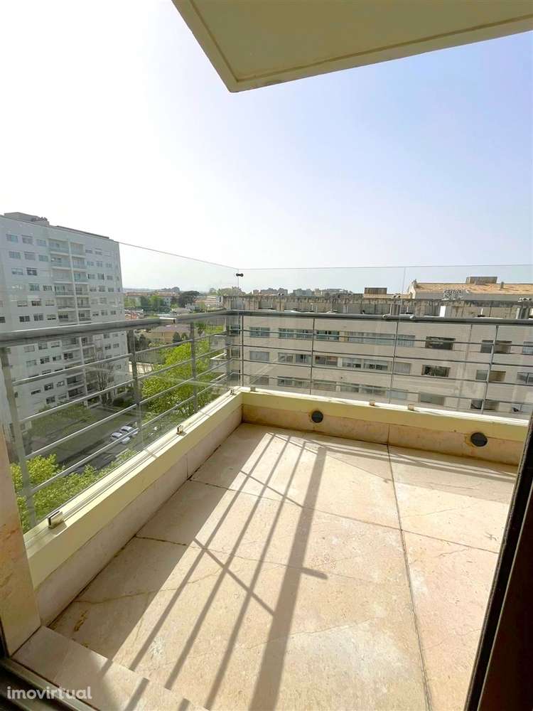 T2 renovado com vista mar e varanda a sul | Aviz - Grande imagem: 2/28