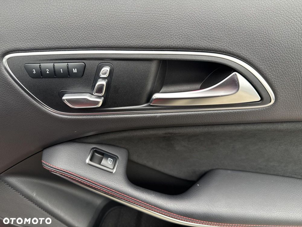 Mercedes-Benz GLA 200 7G-DCT AMG Line - 14