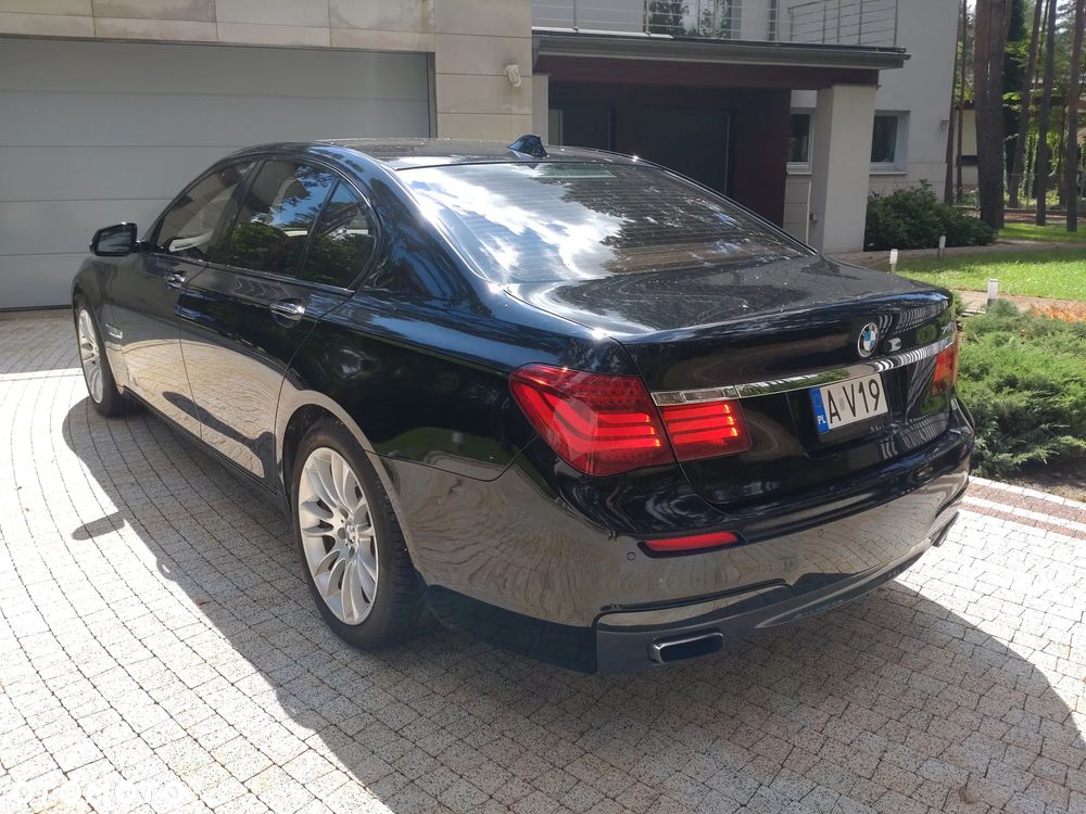 BMW Seria 7 740i - 8