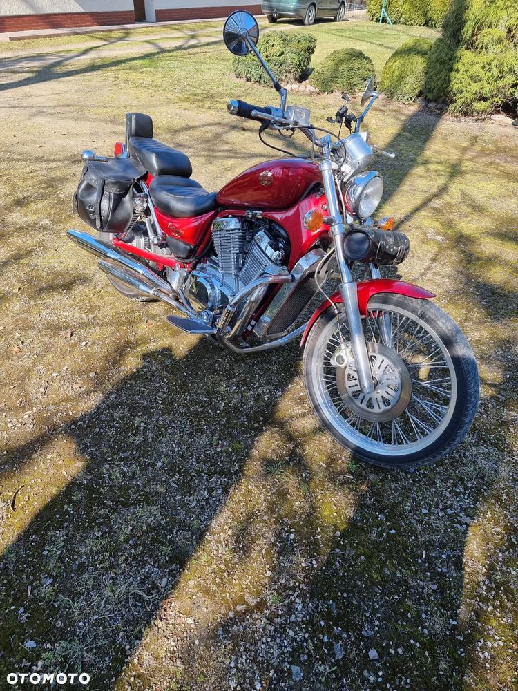 Suzuki Intruder - 1