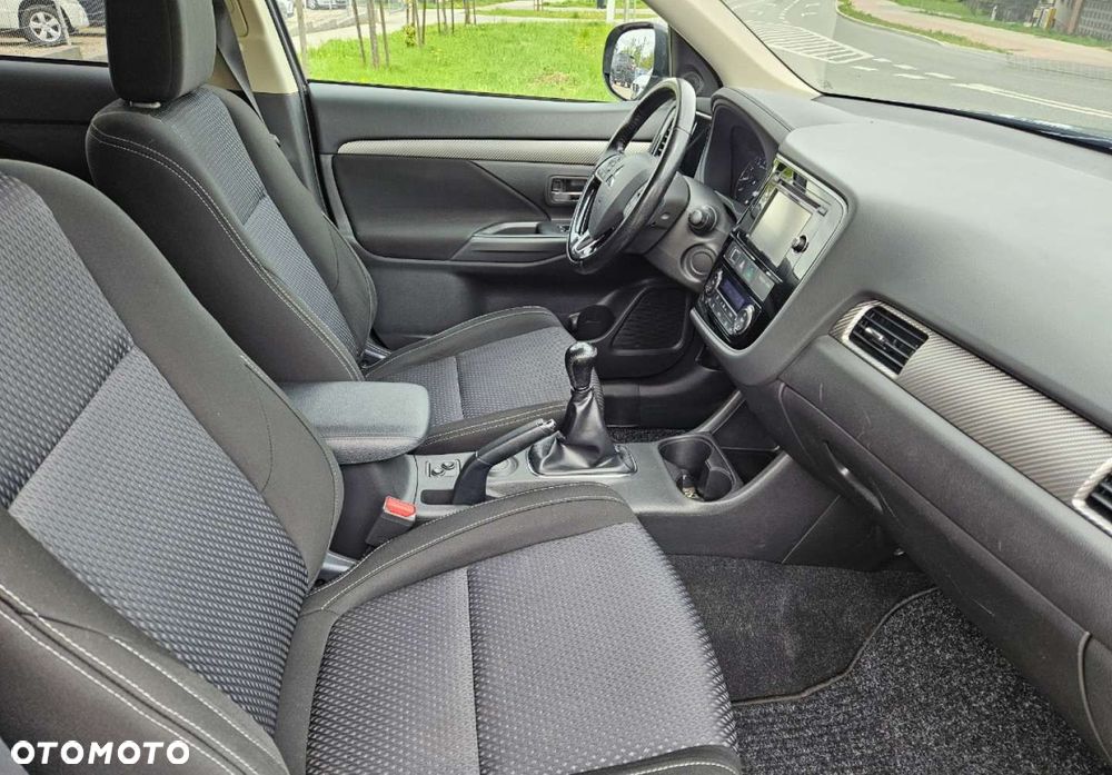 Mitsubishi Outlander - 24