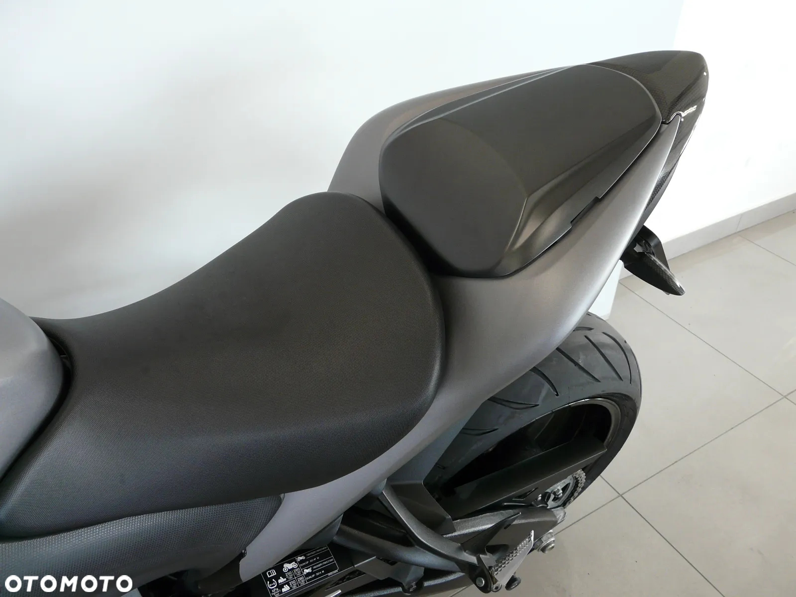 Suzuki GSX 1000 - 12