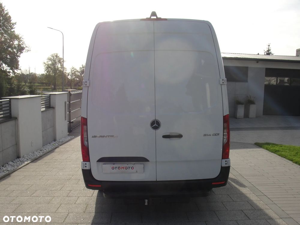 Mercedes-Benz Sprinter - 24
