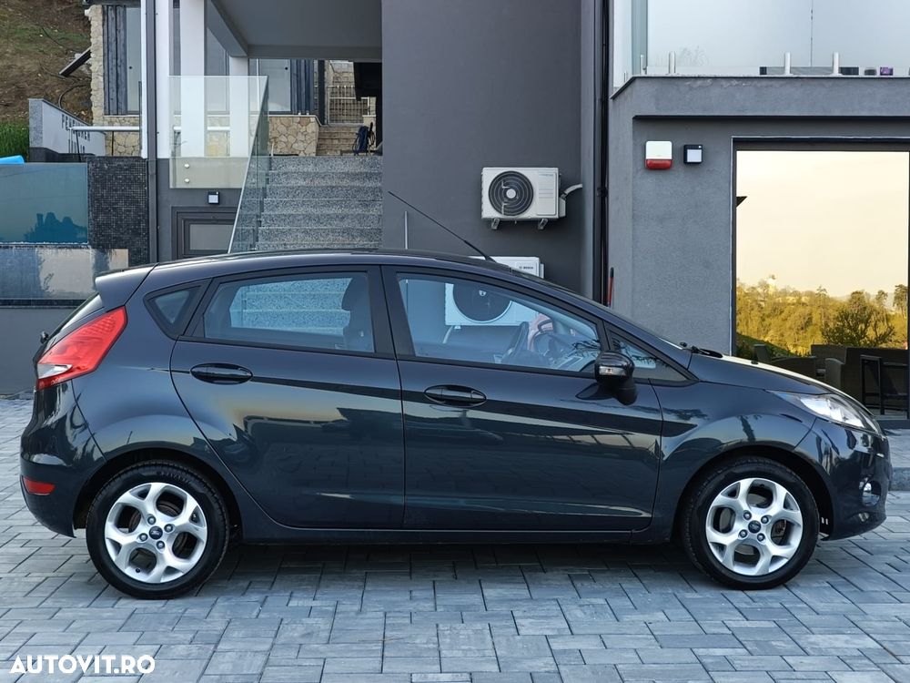 Ford Fiesta 1.25i Ghia - 5