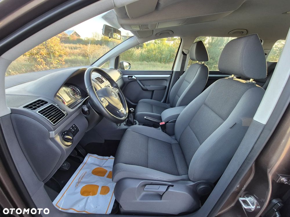 Volkswagen Touran - 23
