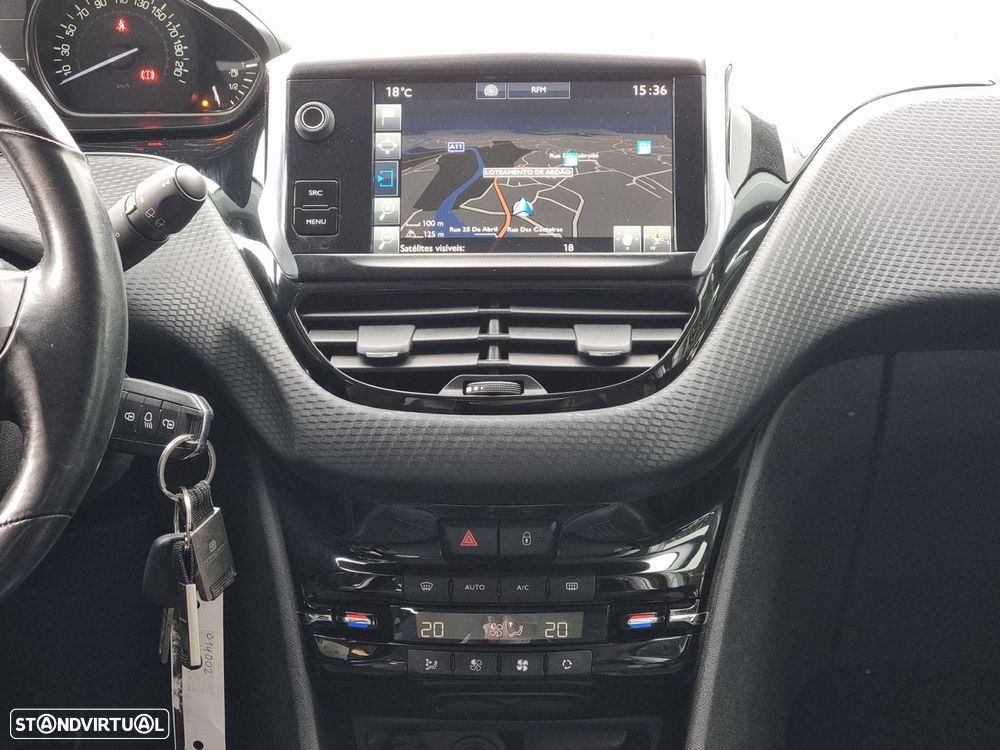 Peugeot 2008 1.2 PureTech Allure - 9