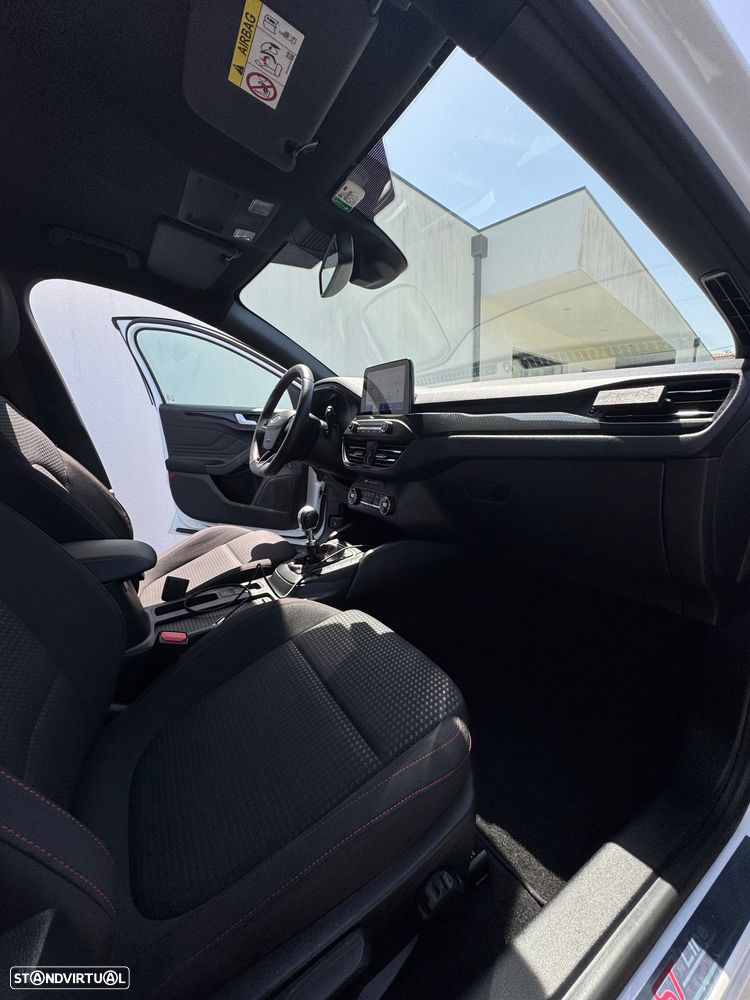 Ford Focus 1.0 EcoBoost MHEV ST-Line - 31