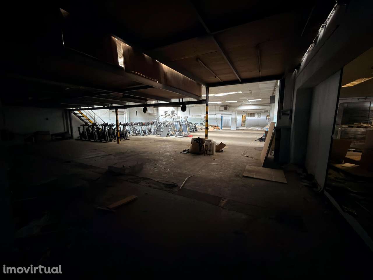 Novo espaço para loja ou restaurante Pedrouços Maia 1250m2 - Grande imagem: 4/7