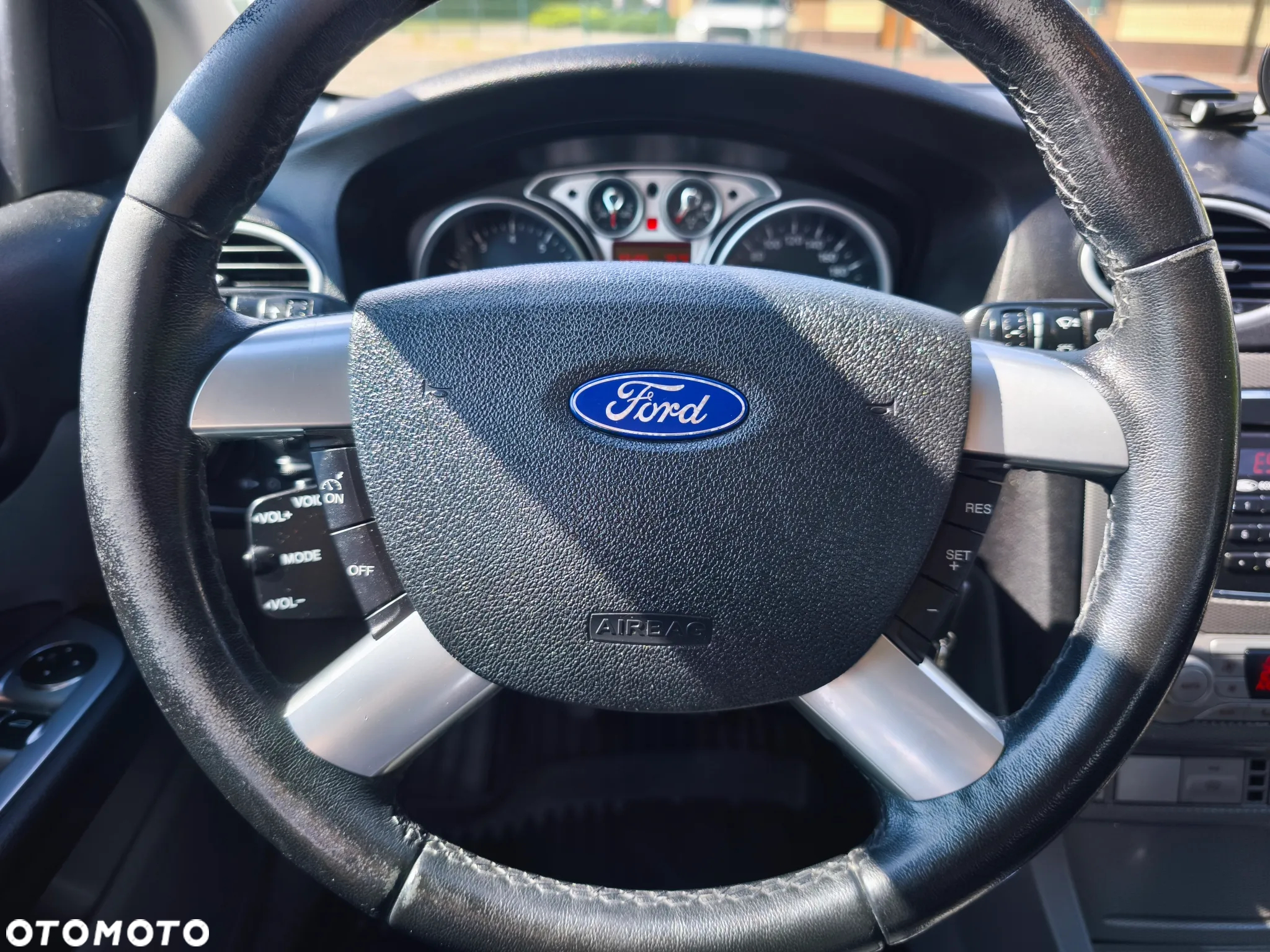 Ford Focus 1.8 FF Platinium X - 25