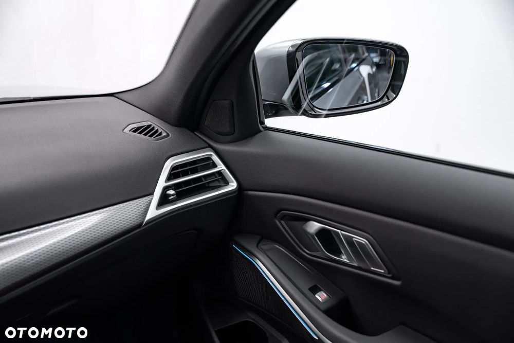 BMW Seria 3 320i M Sport - 35
