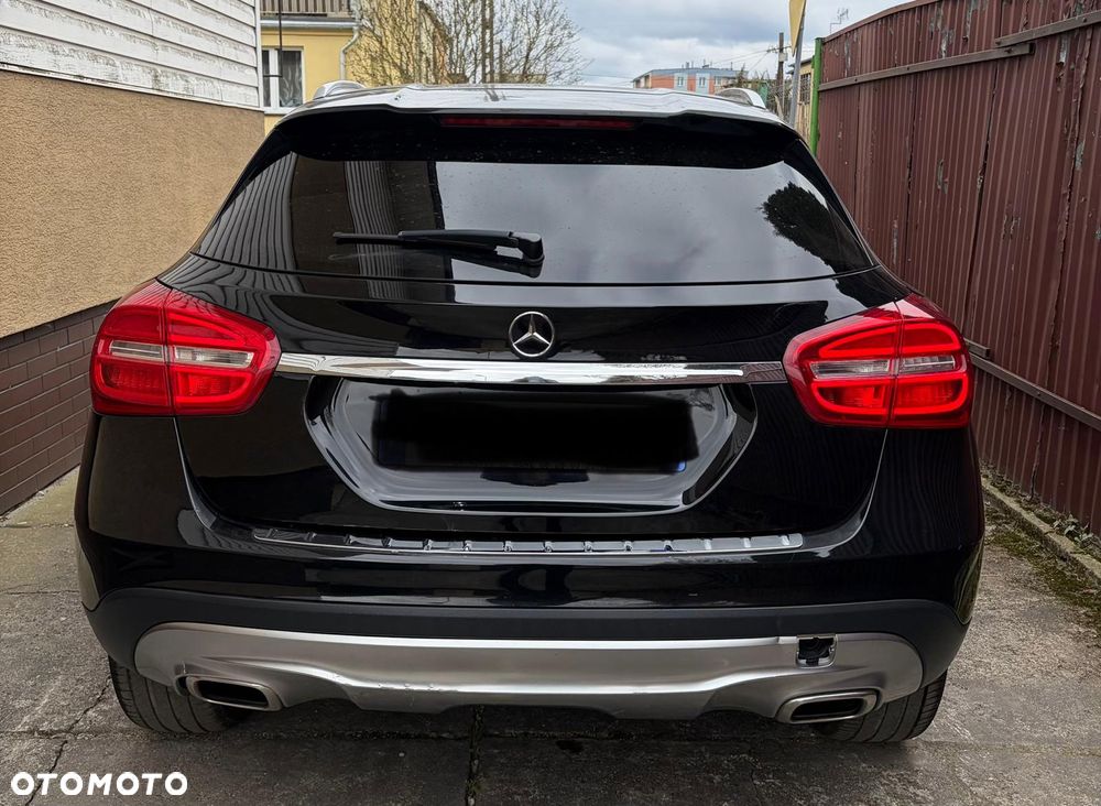 Mercedes-Benz GLA - 9