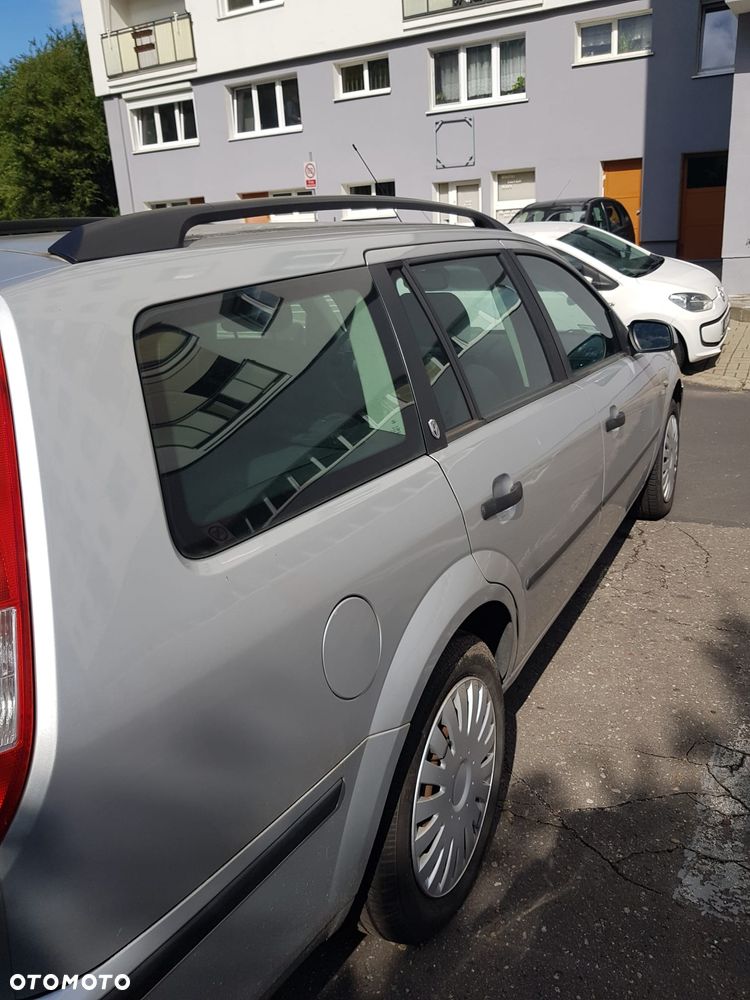 Ford Mondeo 1.8 Ambiente - 13