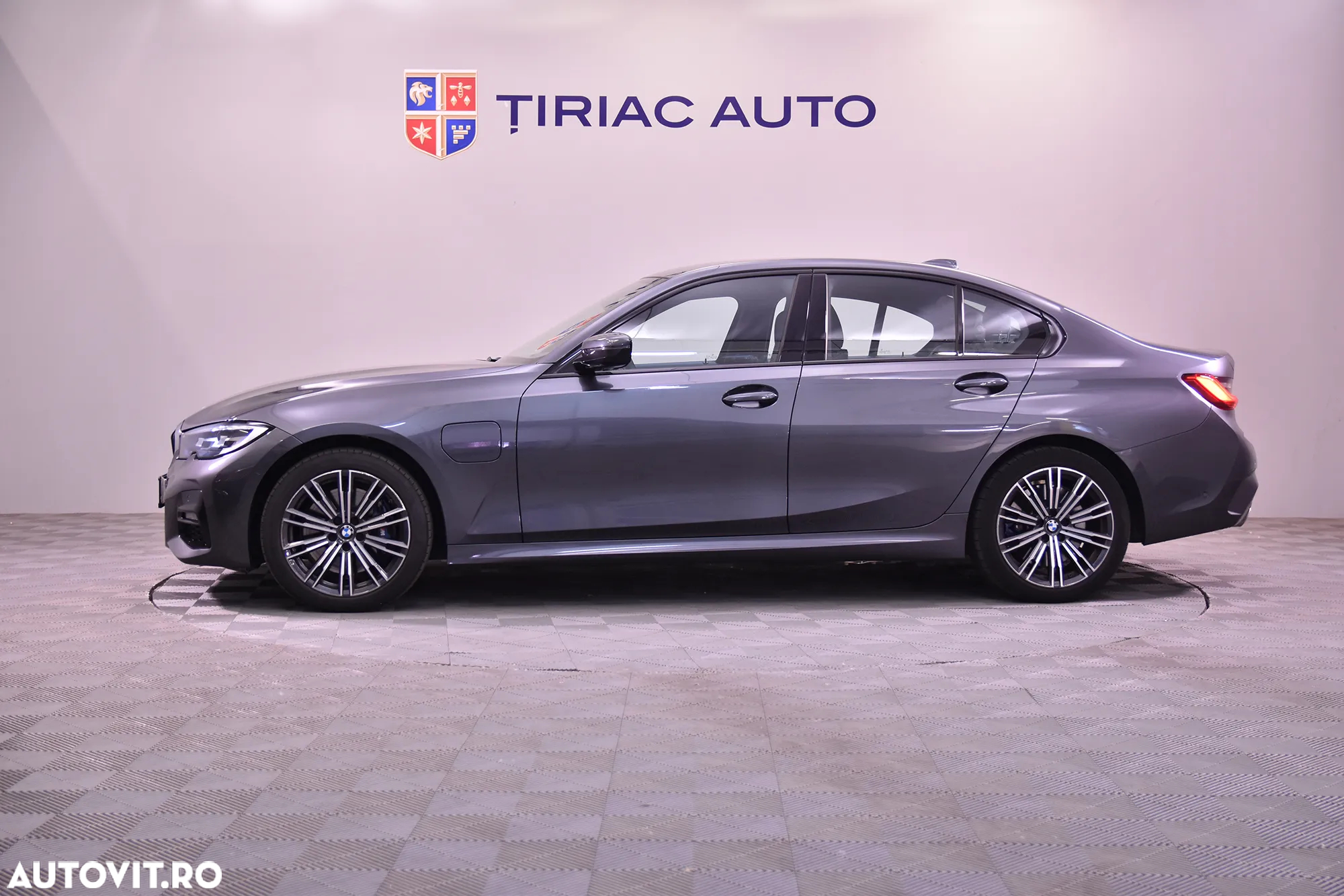 BMW Seria 3 330e Aut. M Sport - 2
