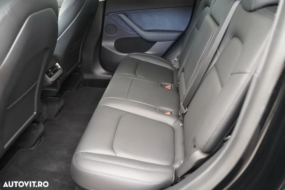 Tesla Model Y Long Range Dual Motor AWD - 7