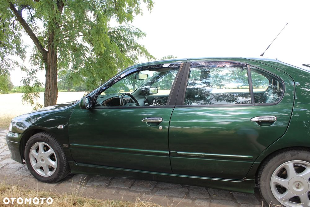 Nissan Primera 2.0 SGX - 11