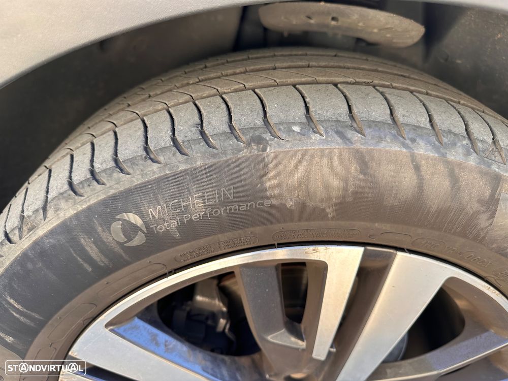 Peugeot 5008 1.5 BlueHDi Allure Pack EAT8 - 38