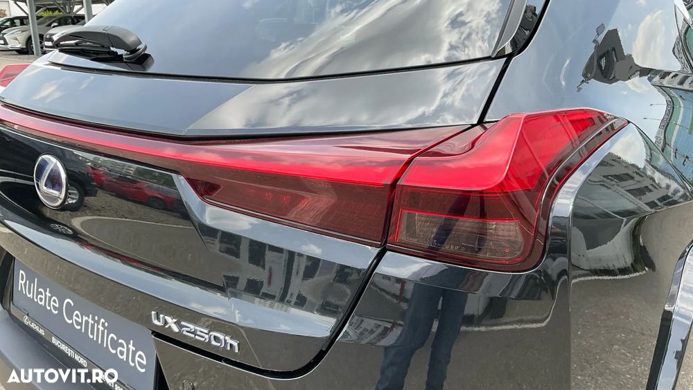 Lexus UX 250h 2.0L HEV 20H- (178 HP) 4X4 CVT Luxury - 10