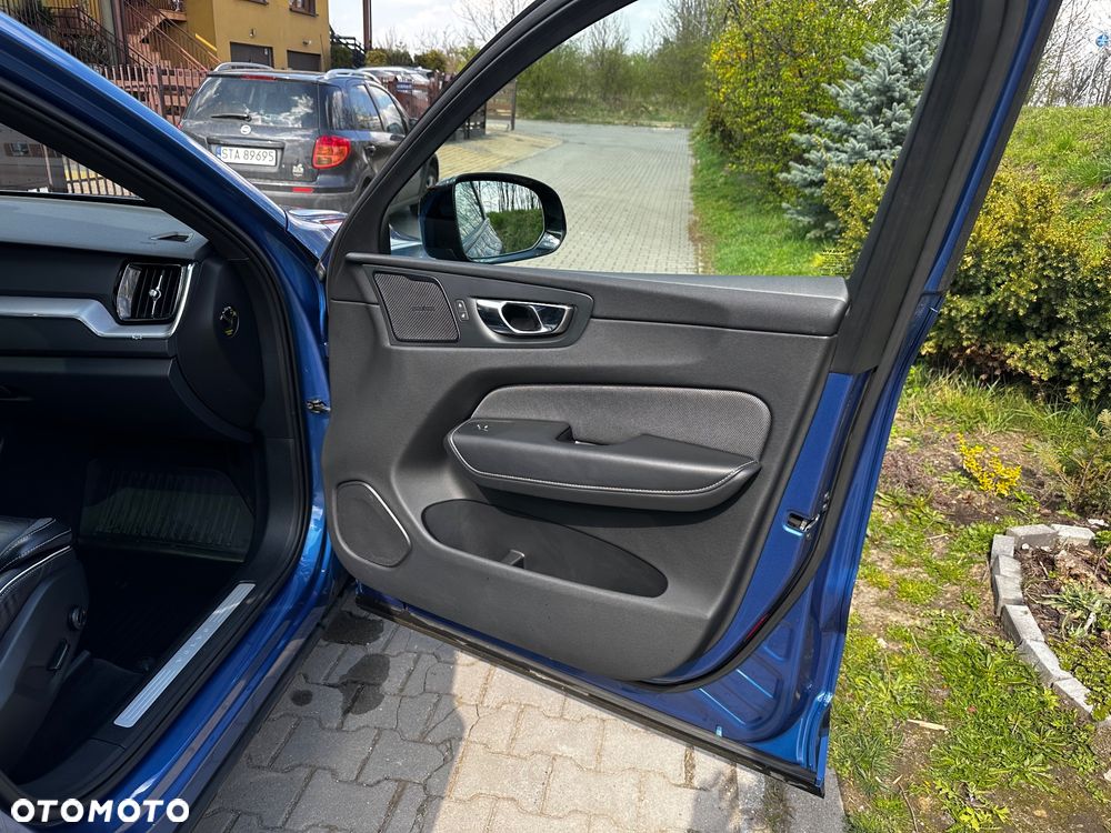 Volvo XC 60 B4 D R-Design - 11