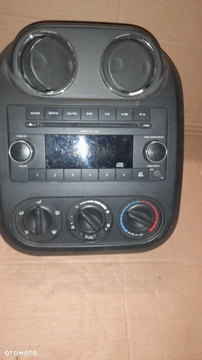 Radio Durango,Grand Cherokee,Chrysler P68021159AD - 1