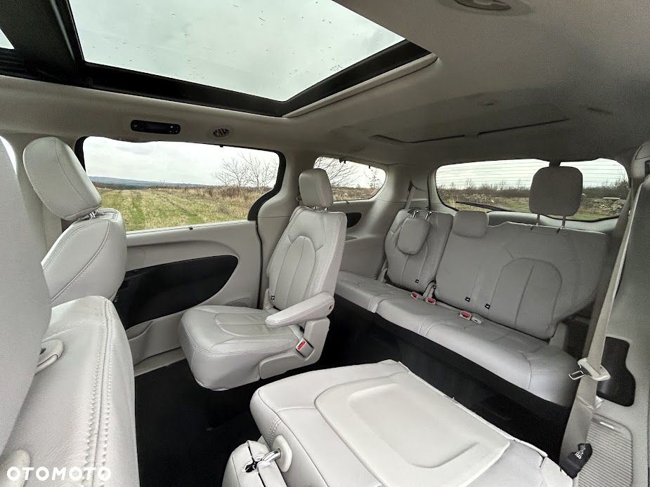 Chrysler Pacifica - 36