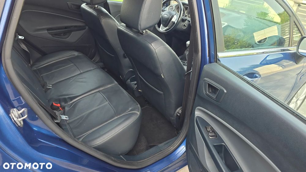 Ford Fiesta 1.6 TDCi DPF Ghia - 11